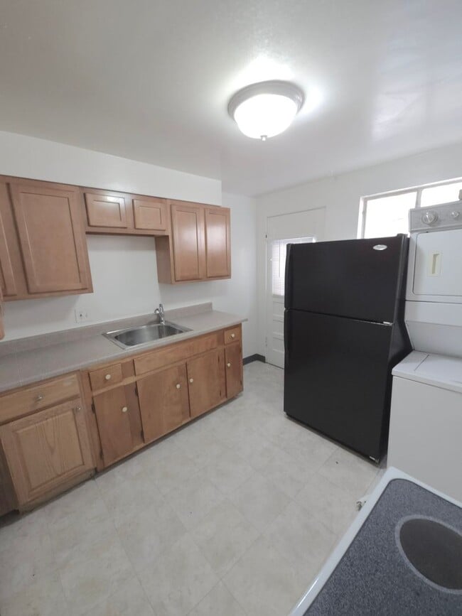 Building Photo - Bright Two Bedroom in University District-...