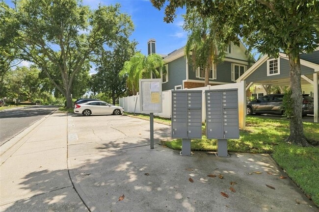 Building Photo - 2725 Penzance St
