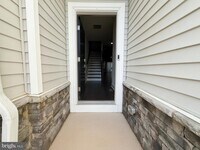 Building Photo - 16 Lochiel Ln