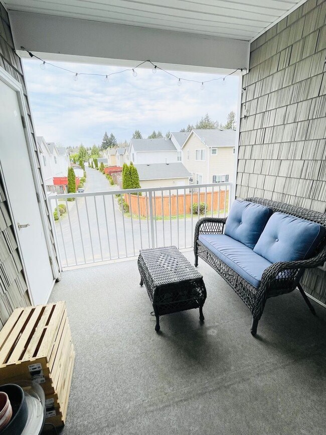 Building Photo - DuPont 2 bedroom 2 bath townhome