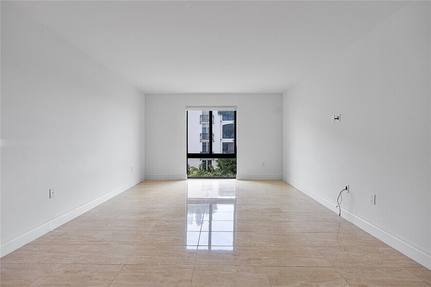 Building Photo - 1600 S Bayshore Ln