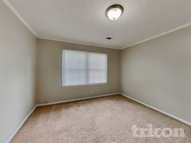 Building Photo - 5181 Vivid Dr SW