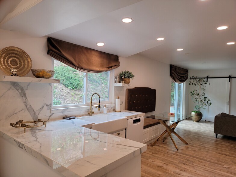 Building Photo - 16974 Escalon Dr