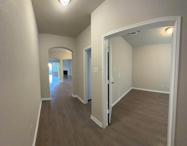 Building Photo - 1841 Basin Trl