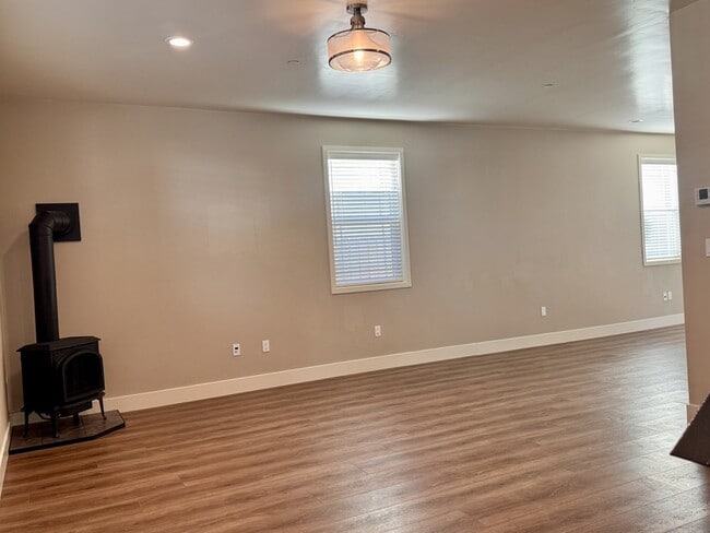 Building Photo - 230 Pello Ln