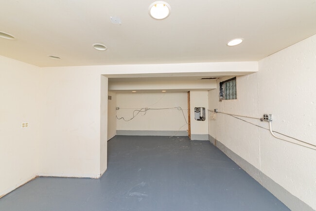 Building Photo - 820 N Milwaukee Ave