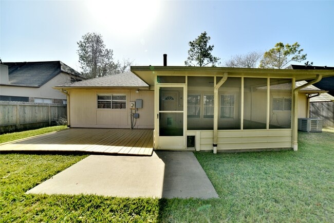 Building Photo - 4611 Kimball Dr