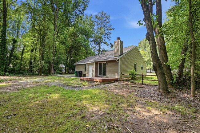 Building Photo - Renovated Ranch on a Quiet Cul-de-Sac with Vaulted Ceilings & Private Backyard