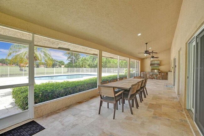 Building Photo - 2527 Lakes Dr