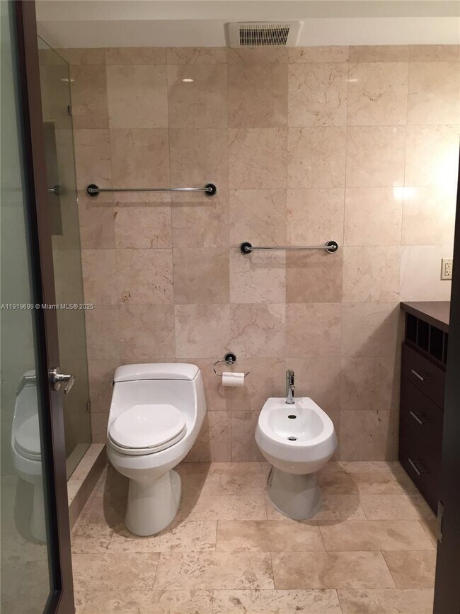 Building Photo - 1408 Brickell Bay Dr