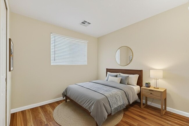 Building Photo - 1237 Pitt St NE