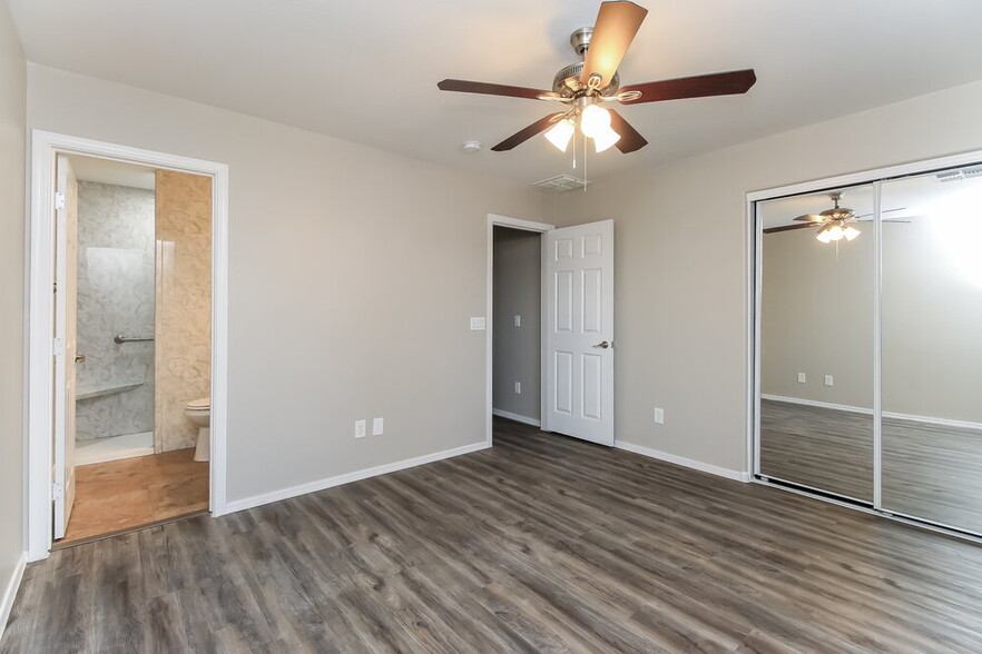 Building Photo - 2443 E Meadow Mist Ln