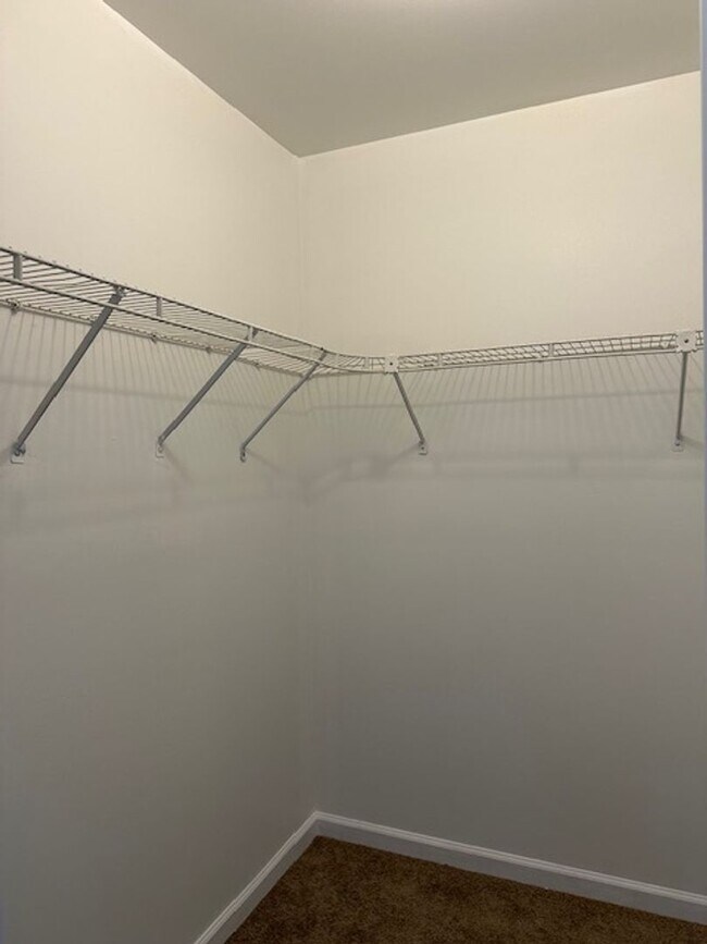 Building Photo - 26 Petersburg Ln