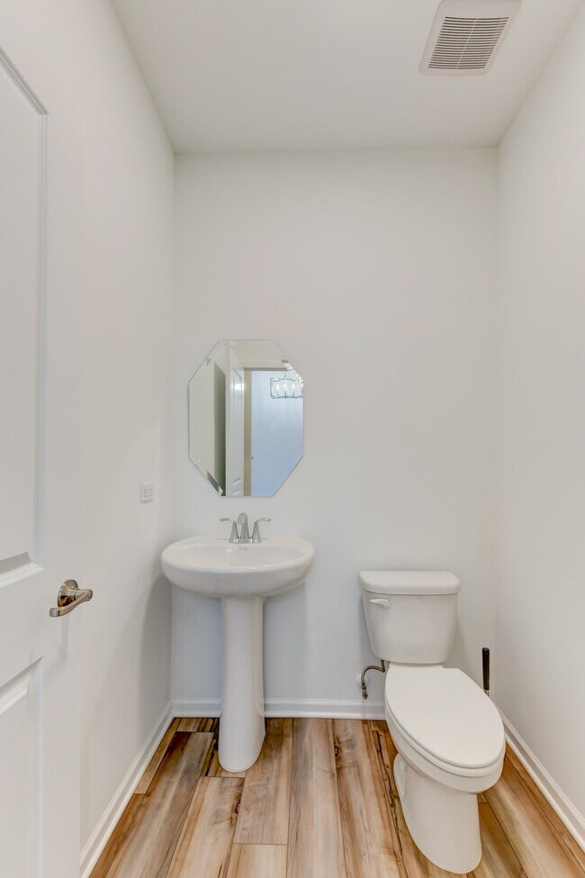 Building Photo - 8362 Kannon Dr