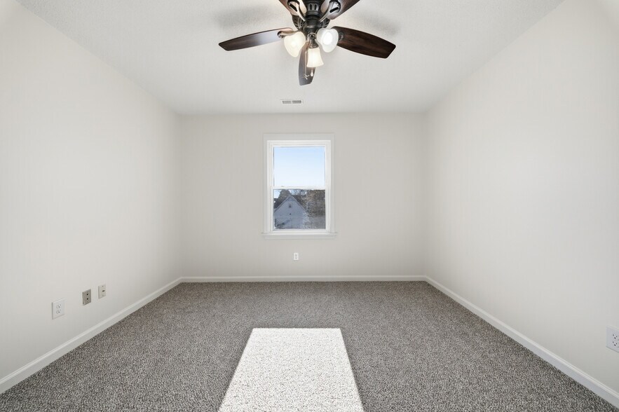 Building Photo - 4732 Brompton Dr