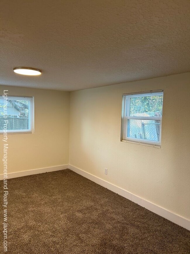 Building Photo - Beautiful 5 Bedroom Home With Modern Updates Throughout