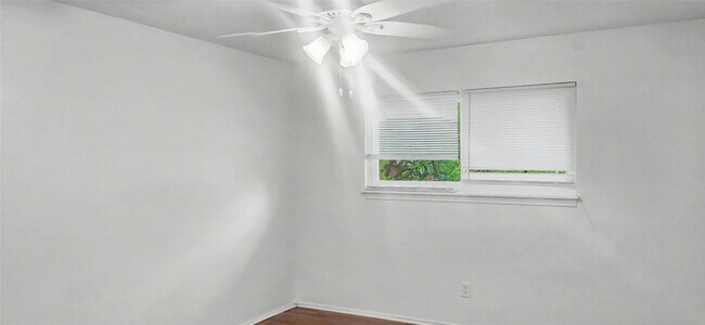 Building Photo - 12913 Trail Hollow Dr