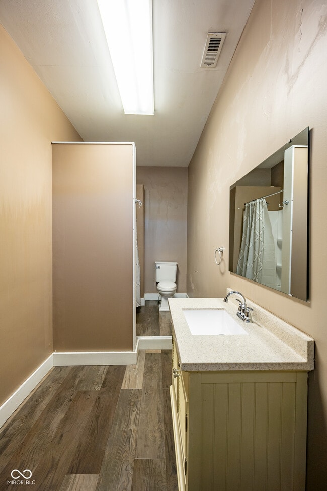 Building Photo - 12 E Washington St