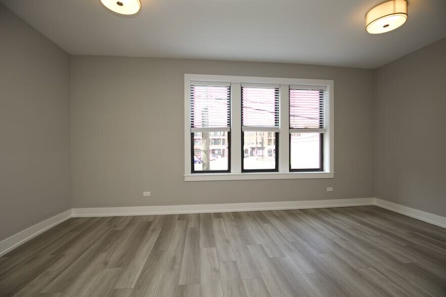 Building Photo - 3934 N Janssen Ave