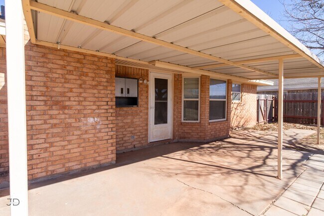 Building Photo - 505 W Coleman Ave