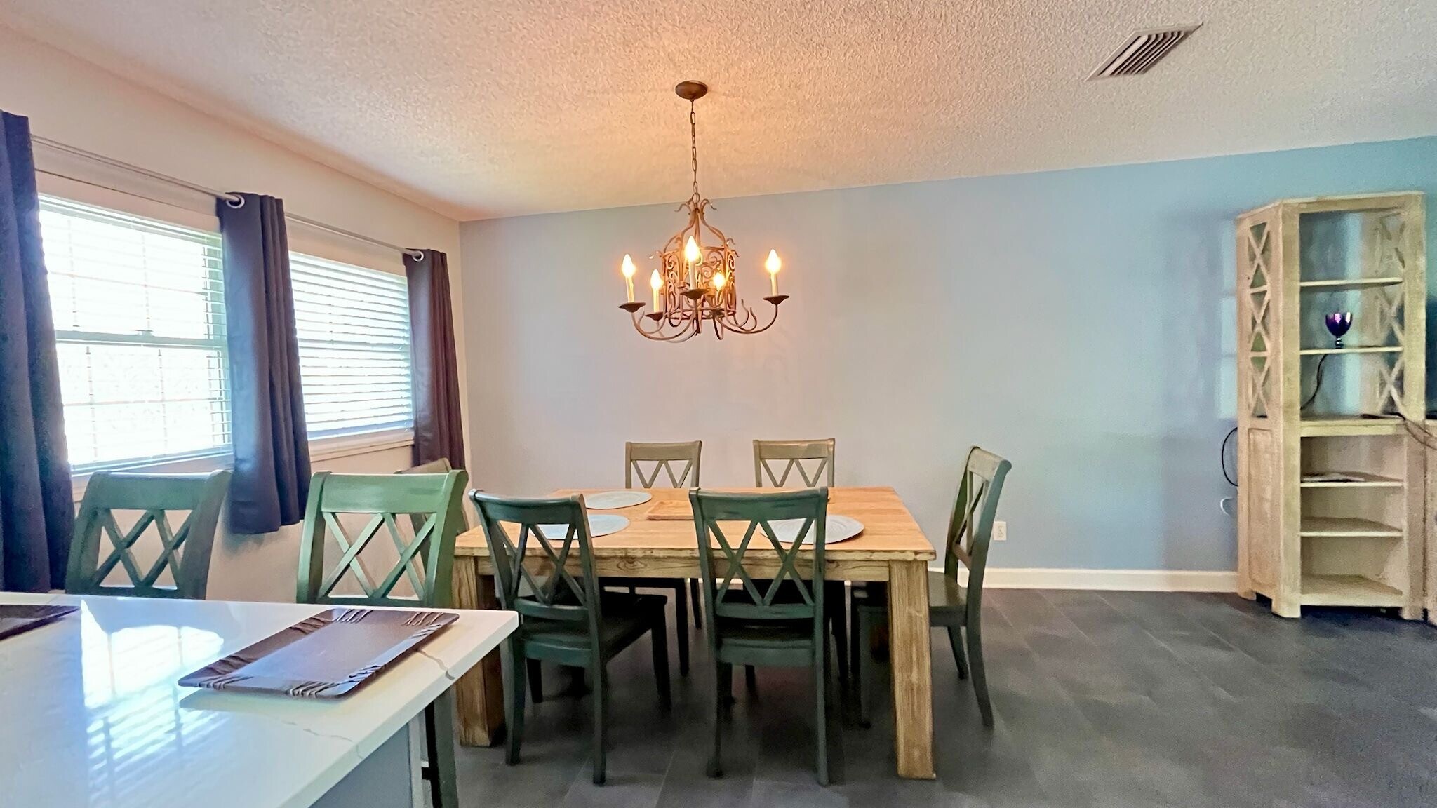 Dining area - 2025 S Ocean Dr