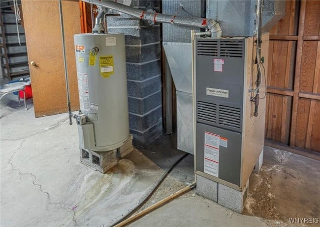 Building Photo - 1088 98th St