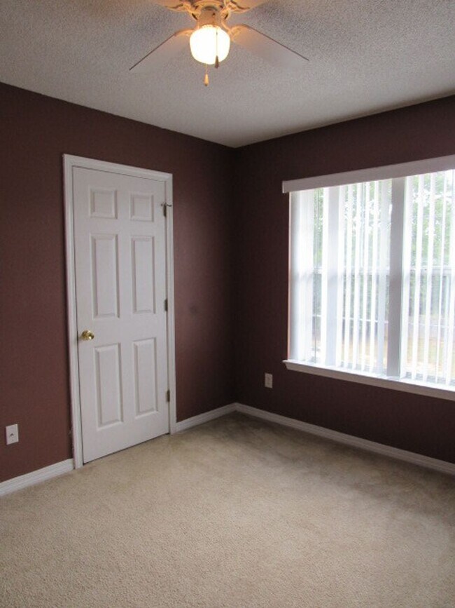 Building Photo - Centrally located with easy access to base...