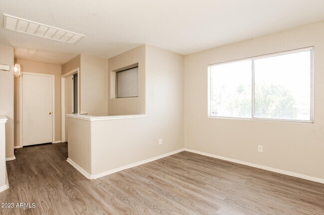 Building Photo - 12846 W Roanoke Ave