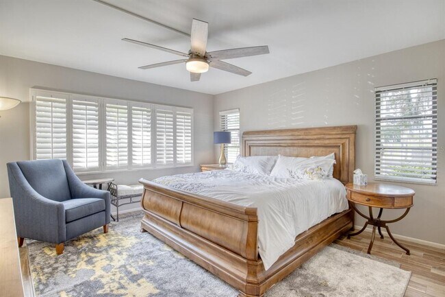 Building Photo - 5640 Golf Pointe Dr