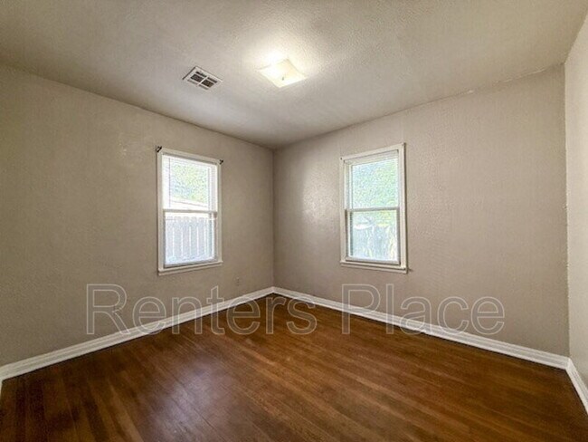 Building Photo - 3512 W 43rd Pl