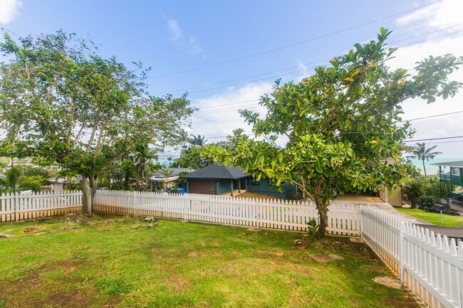 Building Photo - Lulani Ocean (Kaneohe) Single family home: 3-bed, 2 full bath now available for rent ! (Pet frien...