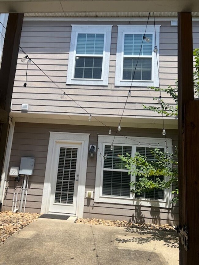 Building Photo - 8915 Sunnyfield Way