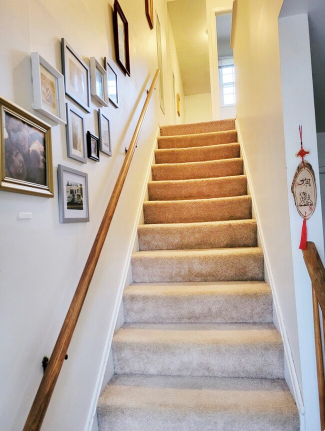 Building Photo - 602 Manor Dr