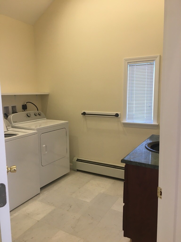 Bathroom - 3875 Union St