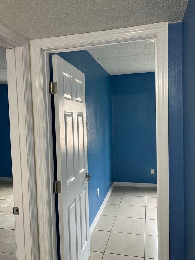 Building Photo - Delightful 2 bedroom in Habana Park!