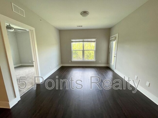 Building Photo - 934 Governor's Ct.