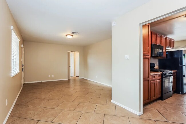 Building Photo - 672 E Buffalo St