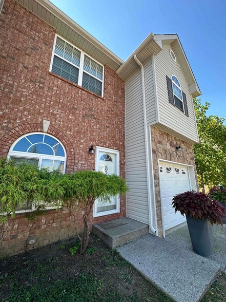 Building Photo - 827 Spence Enclave Ln