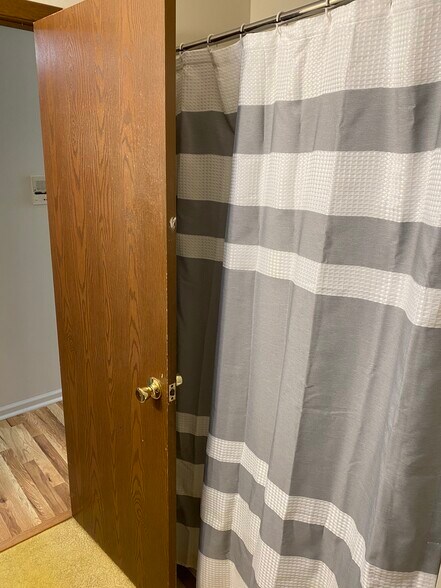 Bathroom - 28 E Genesee St