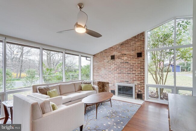 Building Photo - 3315 Pendleton Dr