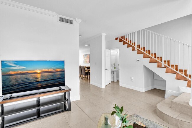 Building Photo - Fully Furnished Townhome in East Hollywood!