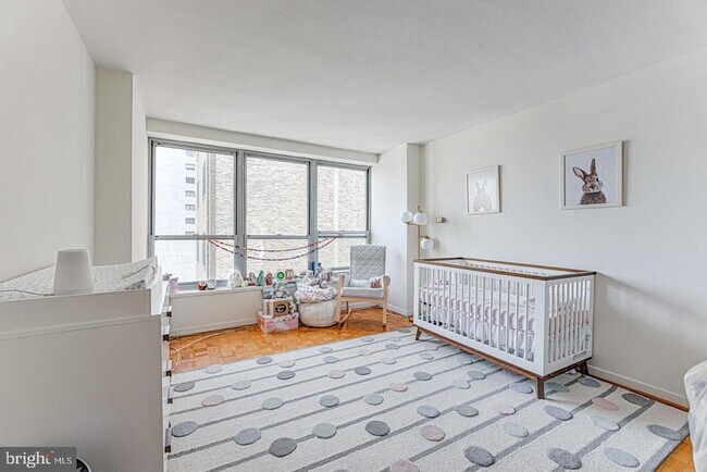 Building Photo - 224 W Rittenhouse Square