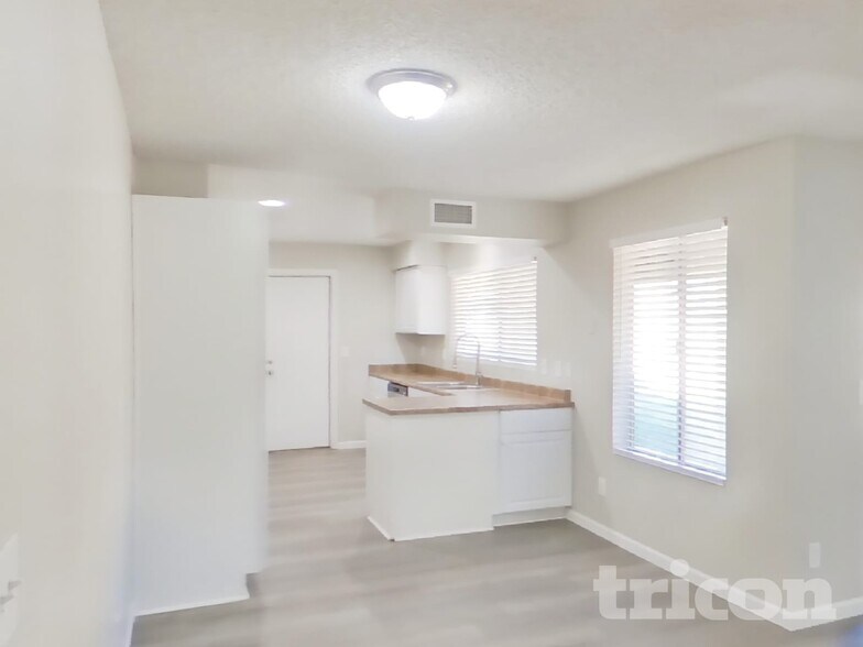 Building Photo - 5328 W Seldon Ln