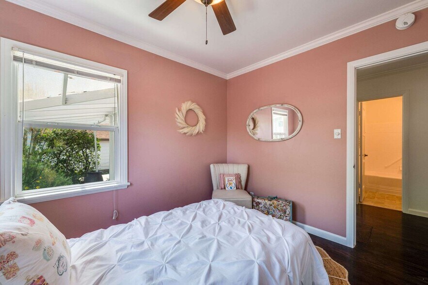 Building Photo - 6901 Bertrand Ave