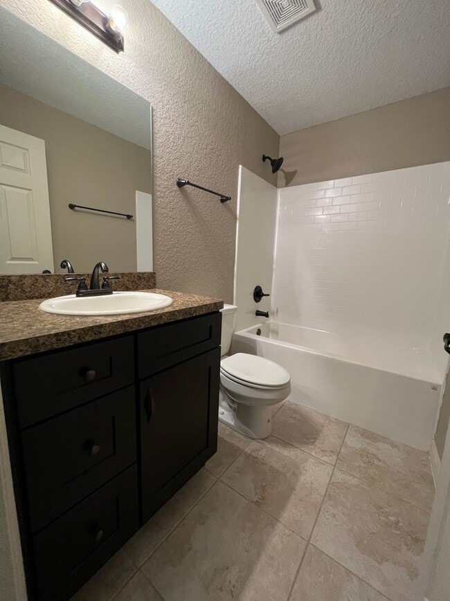 Building Photo - Charming 3-Bedroom, 2-Bathroom Single-Family Home in Ocklawaha!