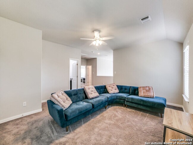 Building Photo - 4 Bedroom/3.5 Bathroom Alamo Ranch