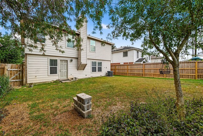 Building Photo - 5615 W Harrow Dr