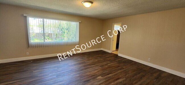 Building Photo - 708 Santa Barbara Dr W