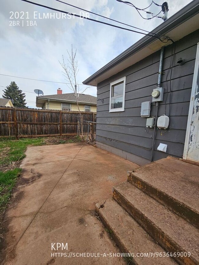 Building Photo - 2021 Elmhurst Dr