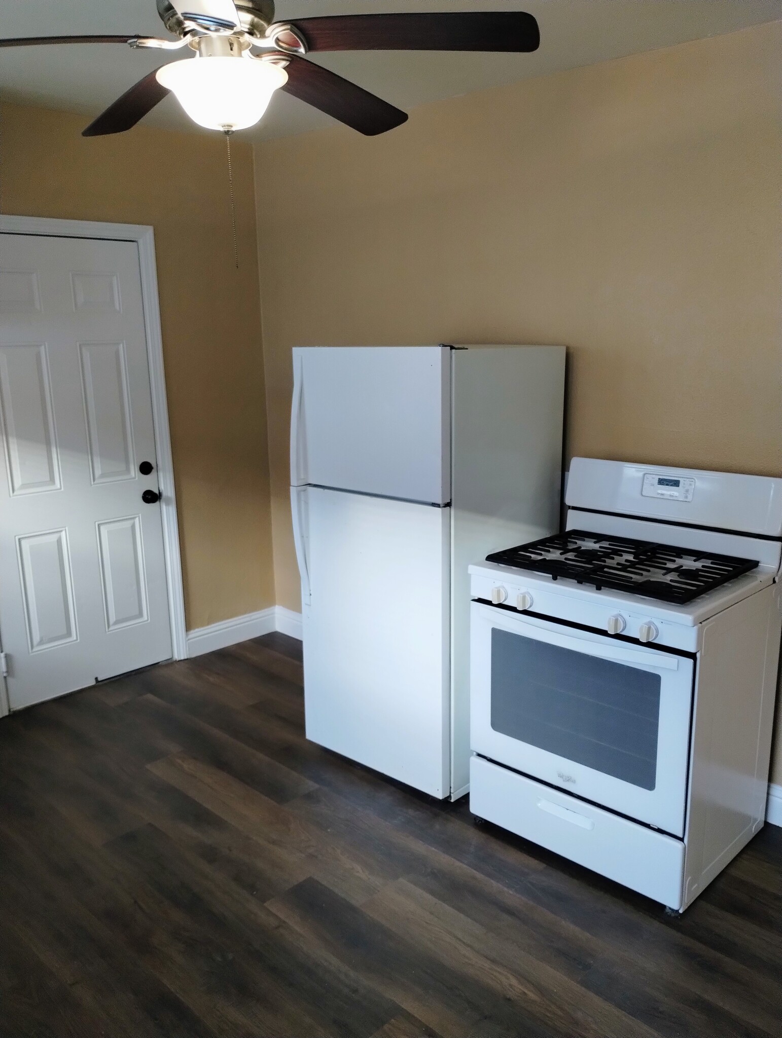 Building Photo - 1756 South Ave